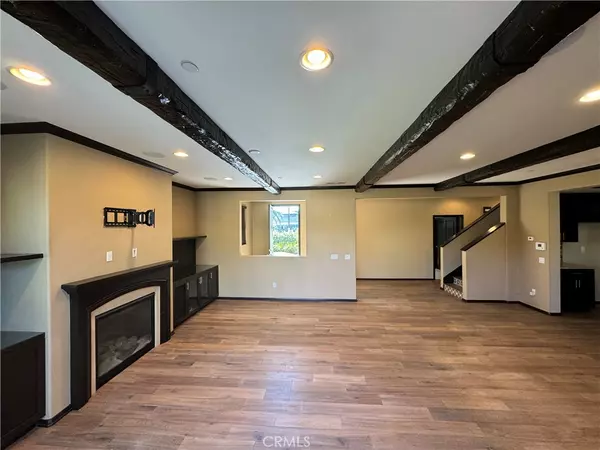 Lake Balboa, CA 91406,17043 Sherman WAY