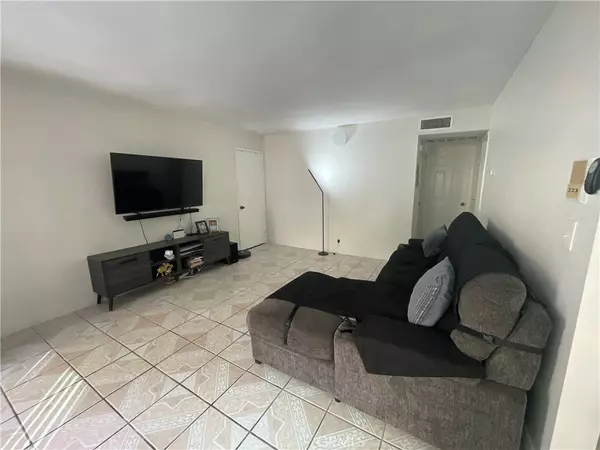 15516 Nordhoff ST #111, North Hills, CA 91343