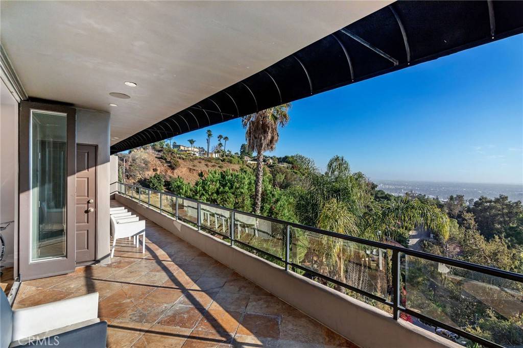 Los Angeles, CA 90068,7218 Mulholland DR