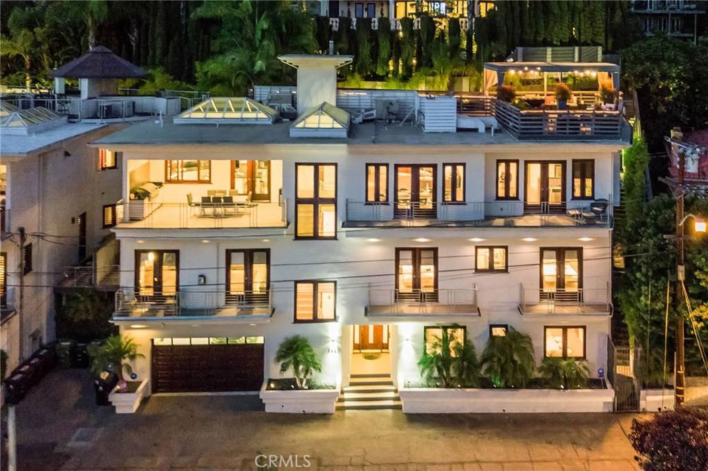 Los Angeles, CA 90069,8827 Evanview DR
