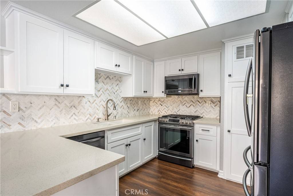 Newhall, CA 91321,18840 Vista Del Canon #A