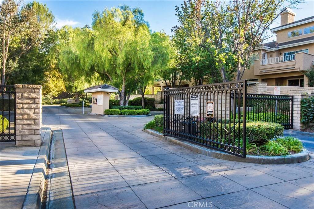 Valencia, CA 91355,24023 Arroyo Park DR #16