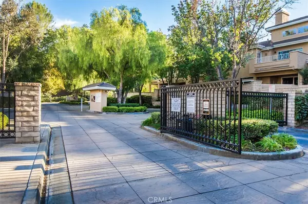 Valencia, CA 91355,24023 Arroyo Park DR #16