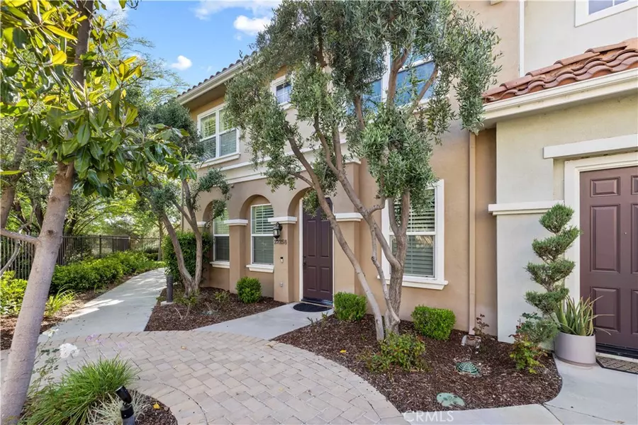 27258 Magnolia LN, Valencia, CA 91354