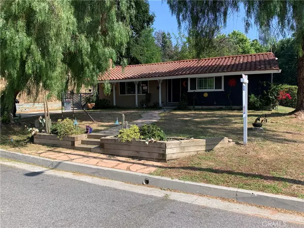 Newhall, CA 91321,23506 Neargate DR