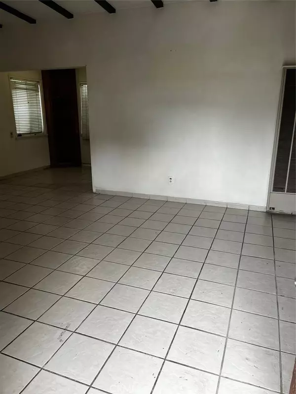 Paramount, CA 90723,6552 San Carlos ST