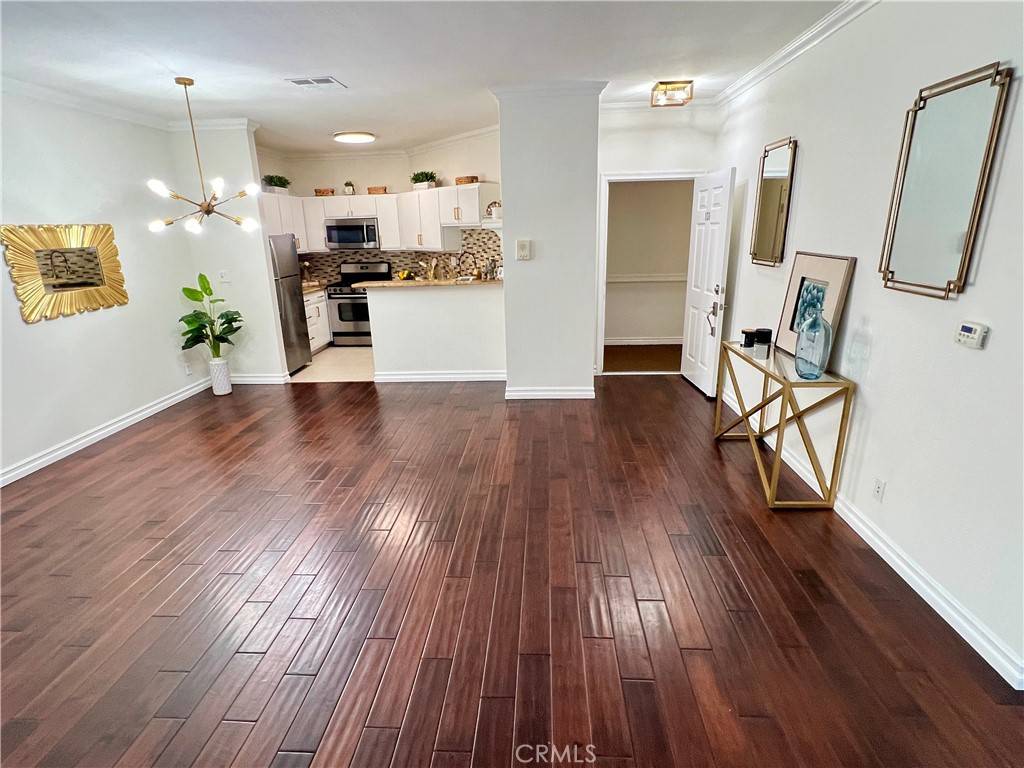Los Angeles, CA 90049,11822 Goshen AVE #101
