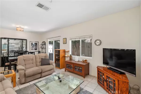 North Hills, CA 91343,9354 Burnet AVE #122