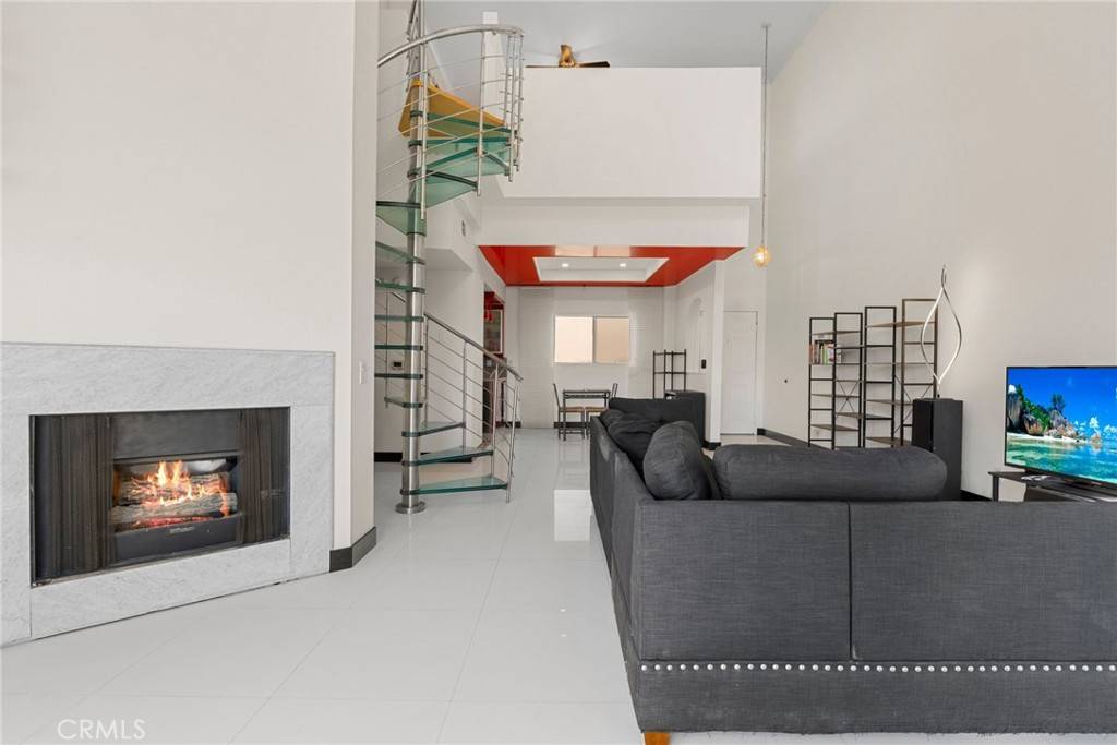 Sherman Oaks, CA 91423,4301 Fulton AVE #301