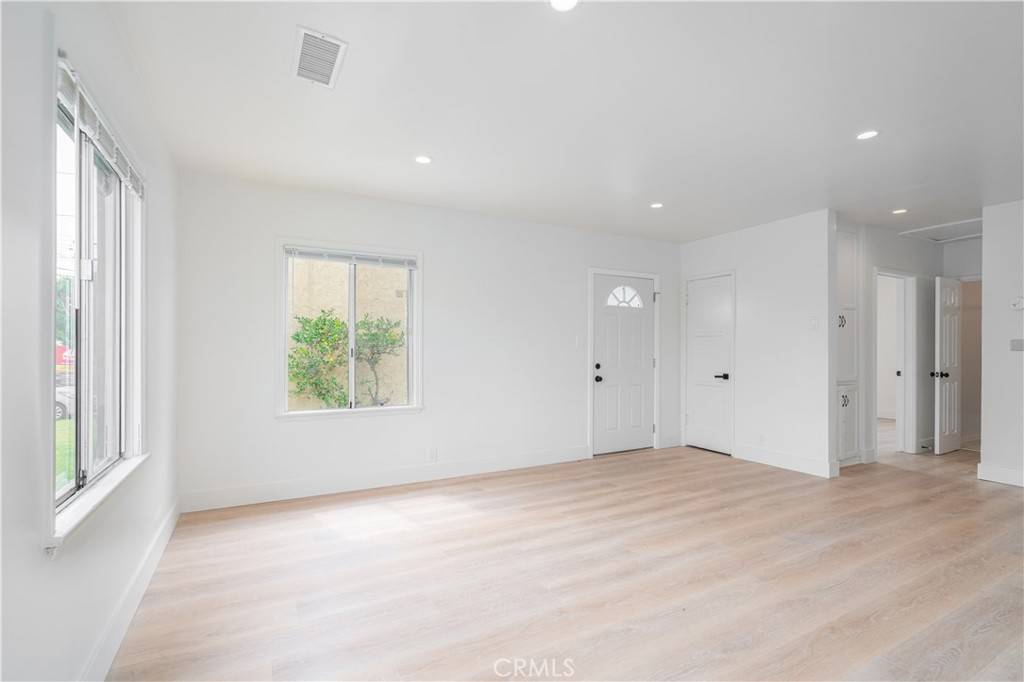 Hawthorne, CA 90250,4763 W 135th ST