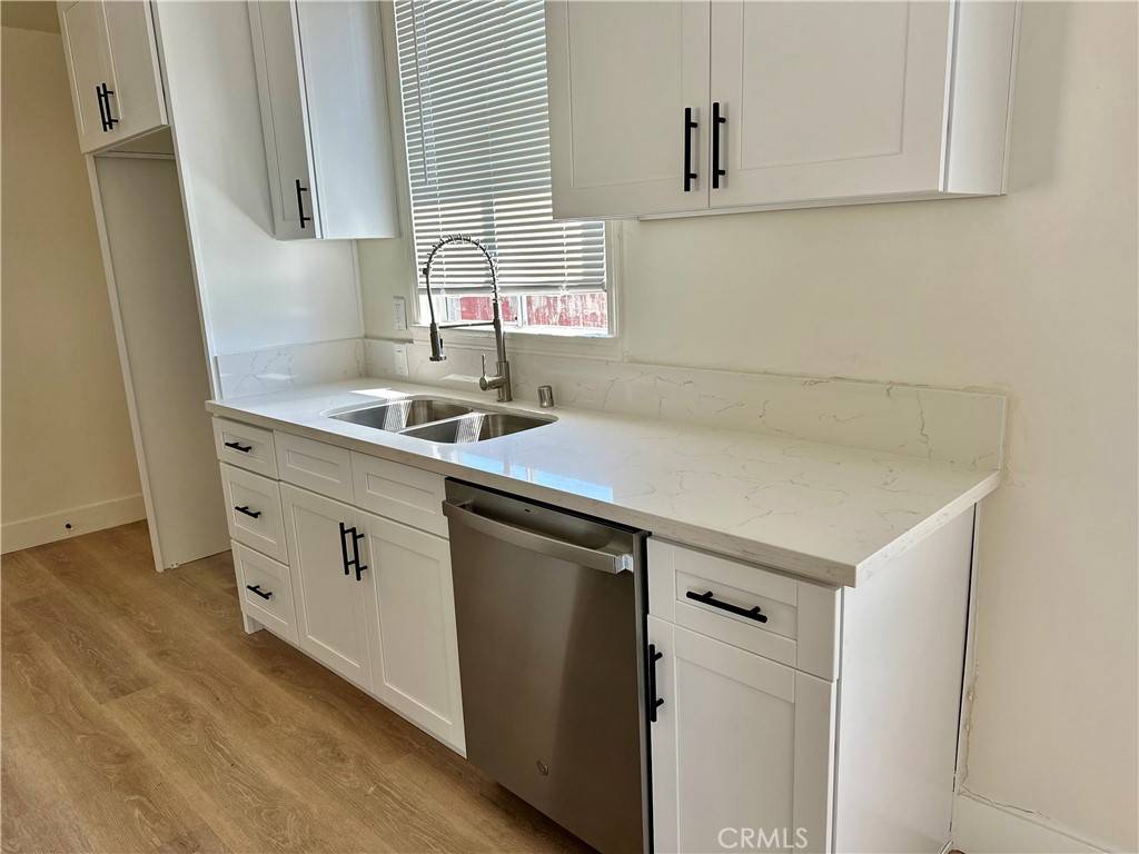 Hawthorne, CA 90250,4763 W 135th ST