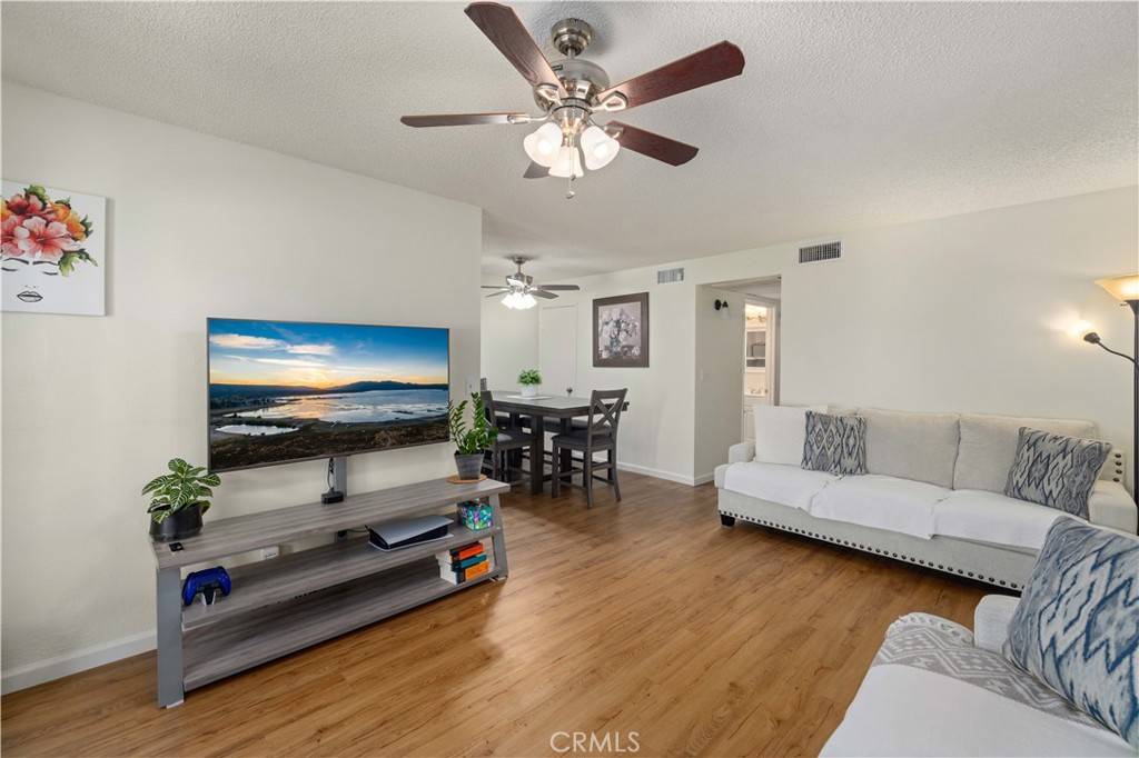 Canyon Country, CA 91387,27919 Sarabande LN #423