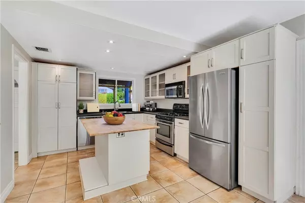 Agoura Hills, CA 91301,6049 Hackers LN