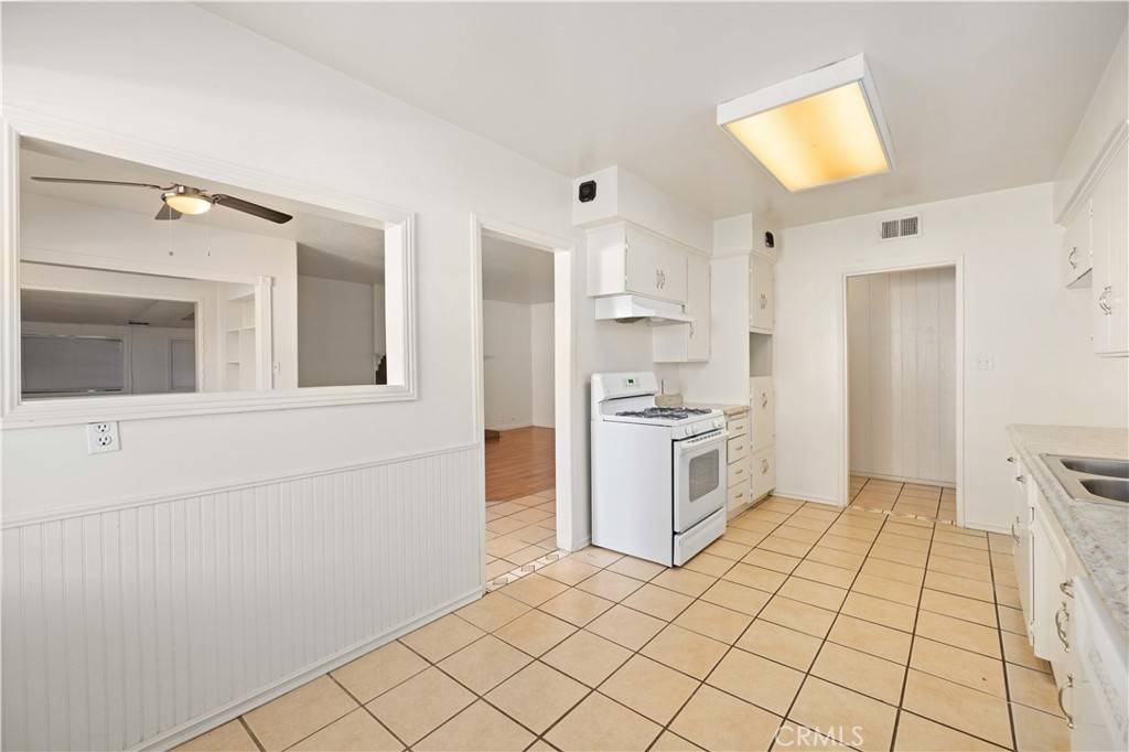 Lancaster, CA 93535,321 E Avenue J8