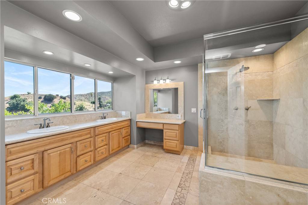 West Hills, CA 91304,8462 HILLCROFT DR