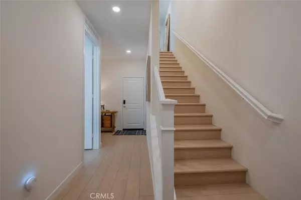 Valencia, CA 91381,27136 Valley Oak PL