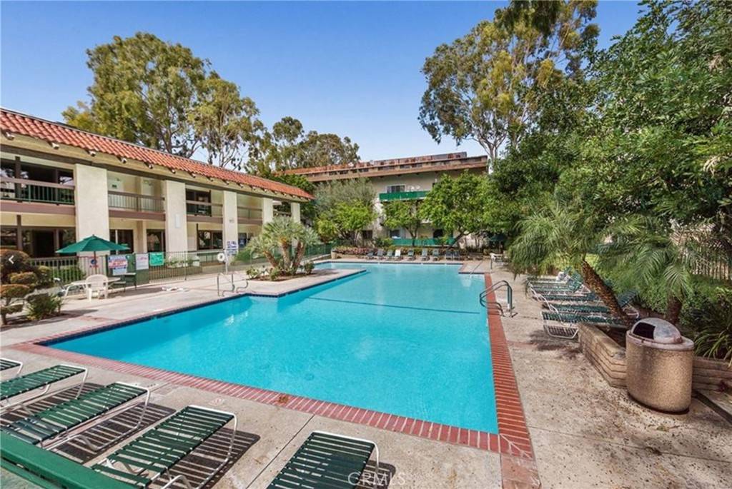 Encino, CA 91316,5460 White Oak AVE #306C