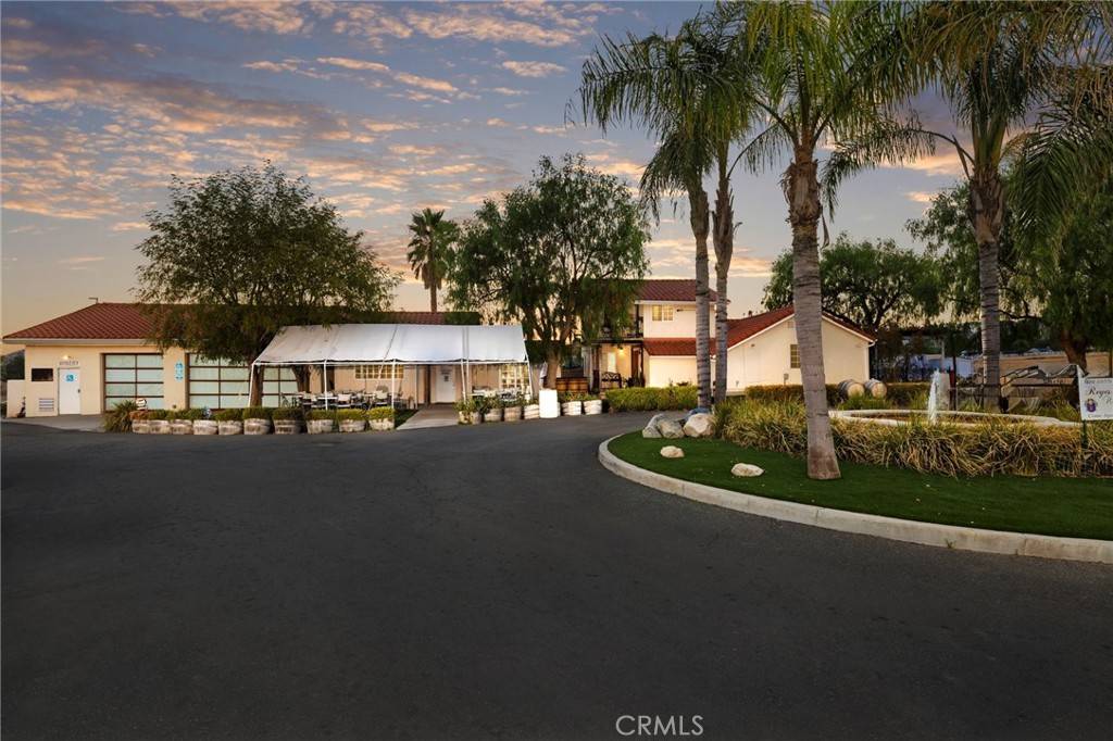 Agua Dulce, CA 91390,10262 Sierra HWY
