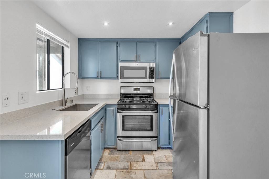 Hawthorne, CA 90250,14405 Cerise AVE #27