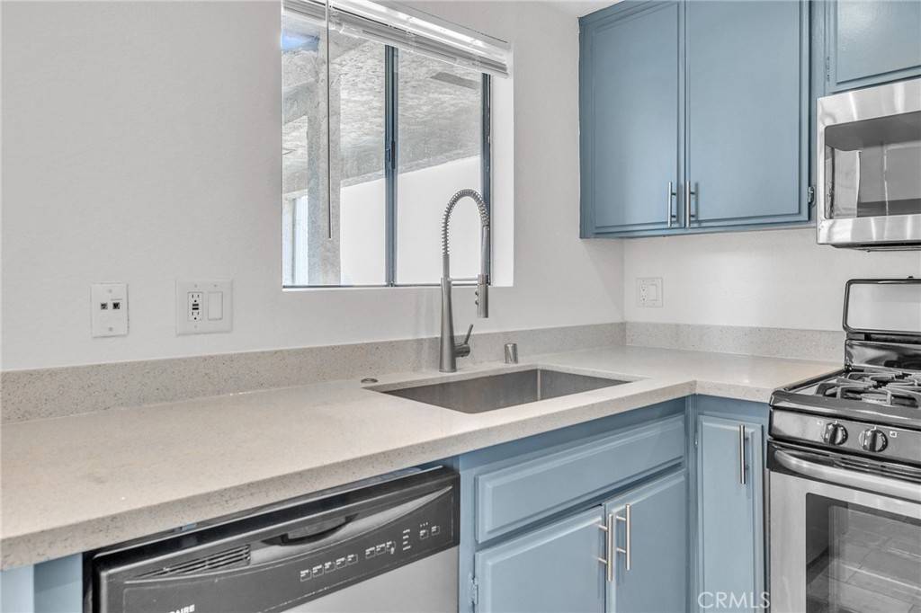 Hawthorne, CA 90250,14405 Cerise AVE #27