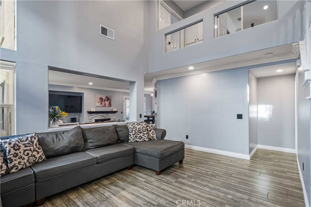 Valencia, CA 91354,23304 Sunnyvale CT