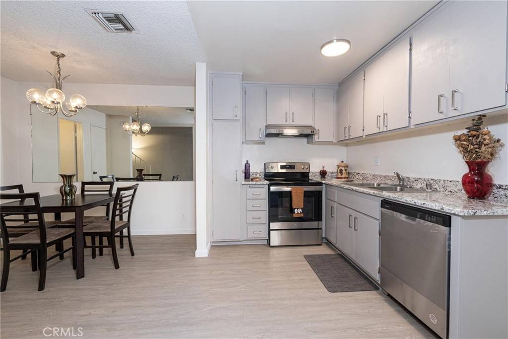 7301 Lennox AVE #D10, Van Nuys, CA 91405