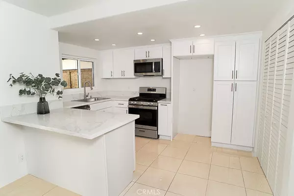 5638 Etiwanda AVE #5,  Tarzana,  CA 91356
