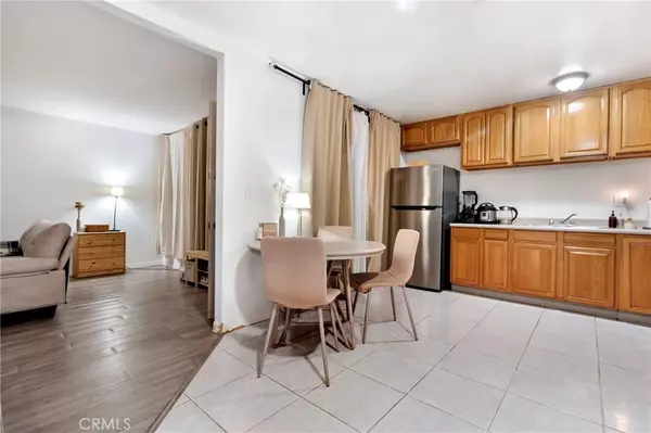 Van Nuys, CA 91405,7321 Lennox AVE #I7