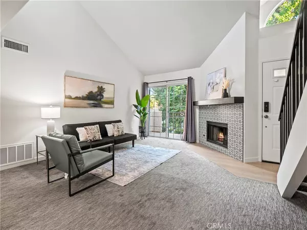 Valencia, CA 91355,24115 Del Monte DR #66