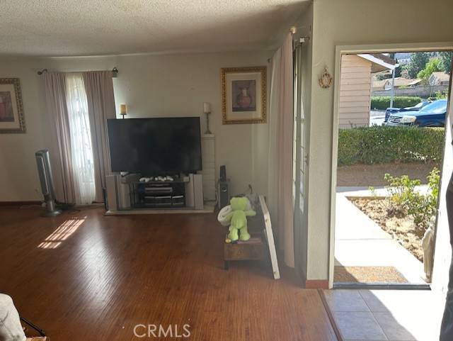 Simi Valley, CA 93065,832 Chelsea CT