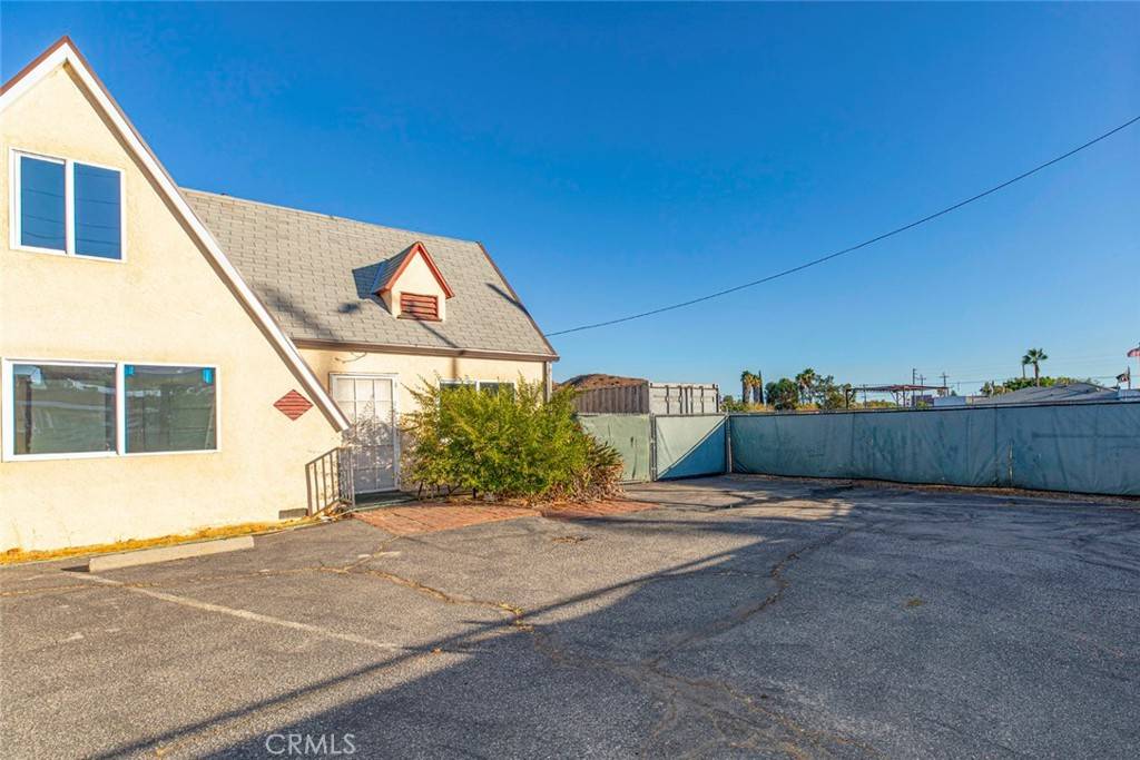 Sun Valley, CA 91352,9052 Sunland BLVD