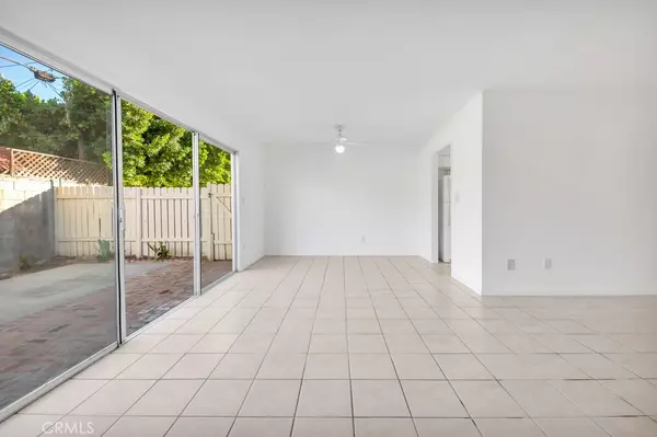Reseda, CA 91335,8100 Canby AVE #4