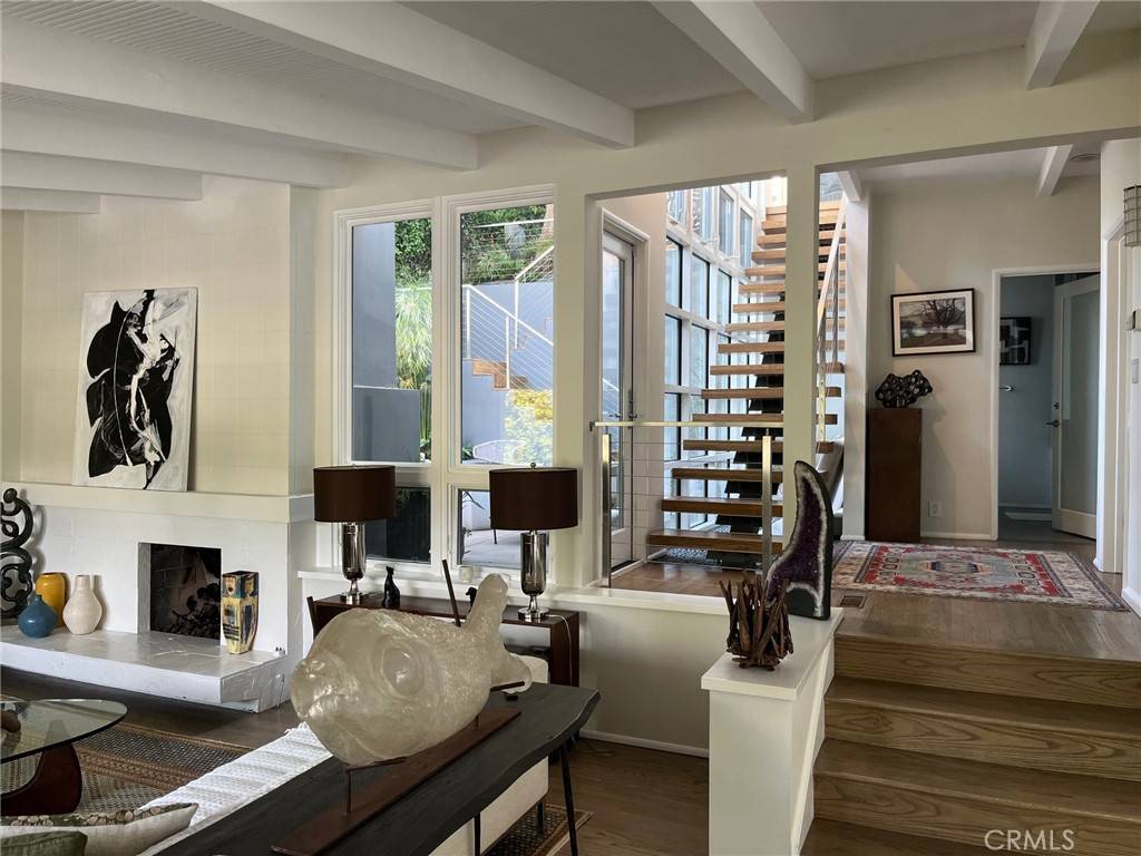 Santa Monica, CA 90402,420 Entrada DR