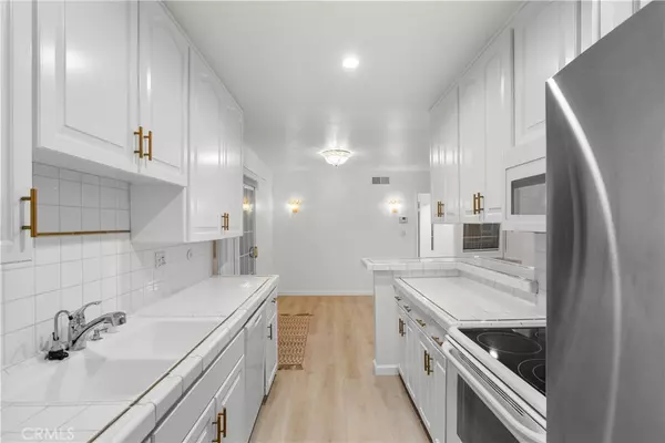 Encino, CA 91316,5320 Zelzah AVE #316