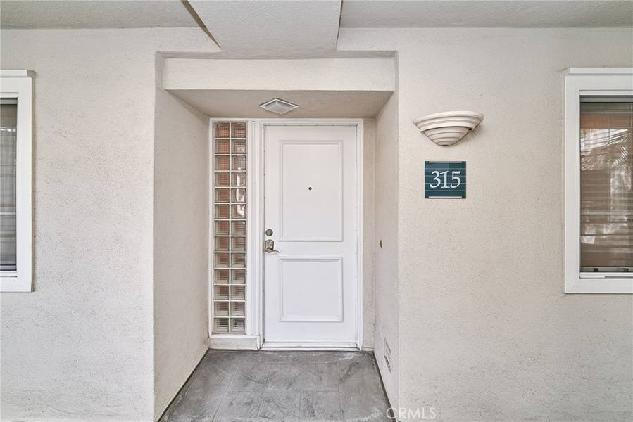 2233 Martin #315, Irvine, CA 92612