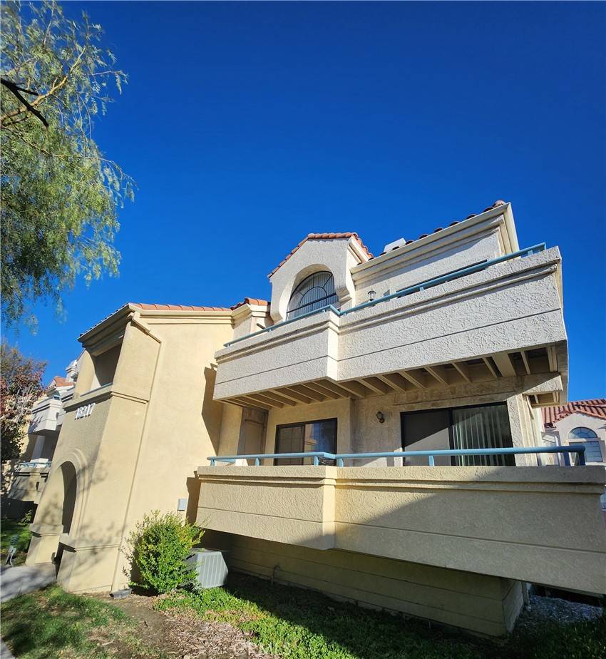 Canyon Country, CA 91387,18217 Flynn DR #118