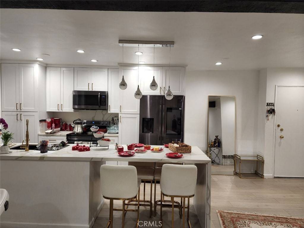 Encino, CA 91316,5460 White Oak AVE #C110