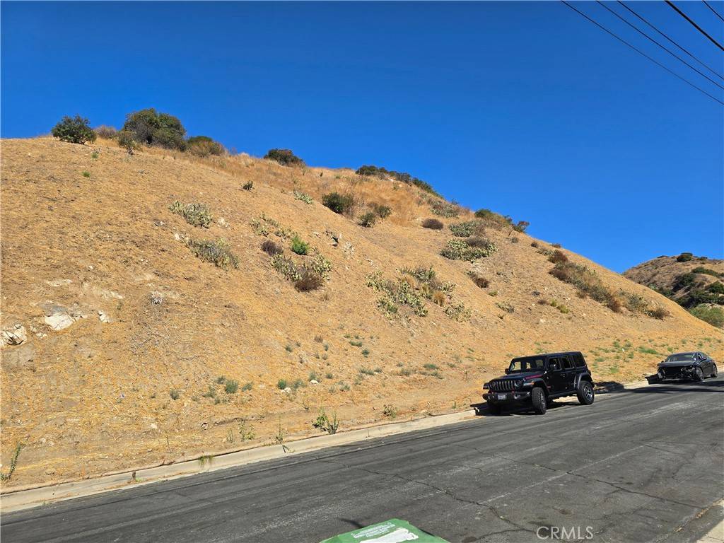 Sun Valley, CA 91352,10001 Roscoe BLVD
