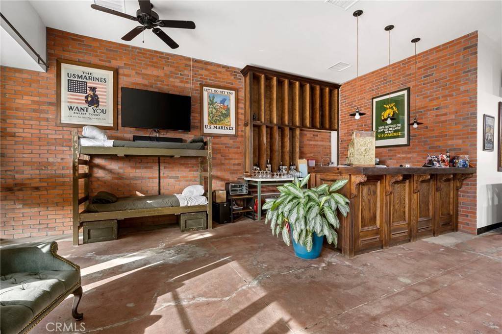 Canoga Park, CA 91303,21627 Sherman WAY