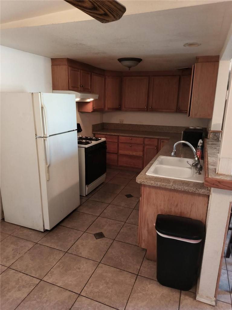 Boron, CA 93516,24144 Joshua AVE