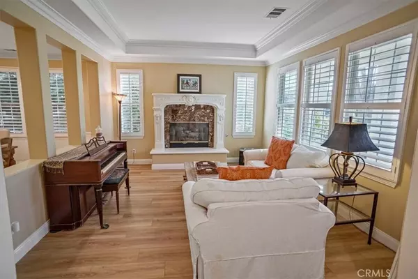 Valencia, CA 91381,26858 Pine Hollow CT