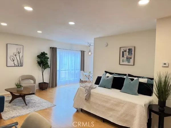 Los Angeles, CA 90046,1735 N Fuller AVE #425