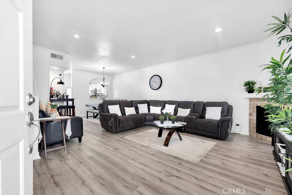 18347 Saticoy ST #4,  Reseda,  CA 91335