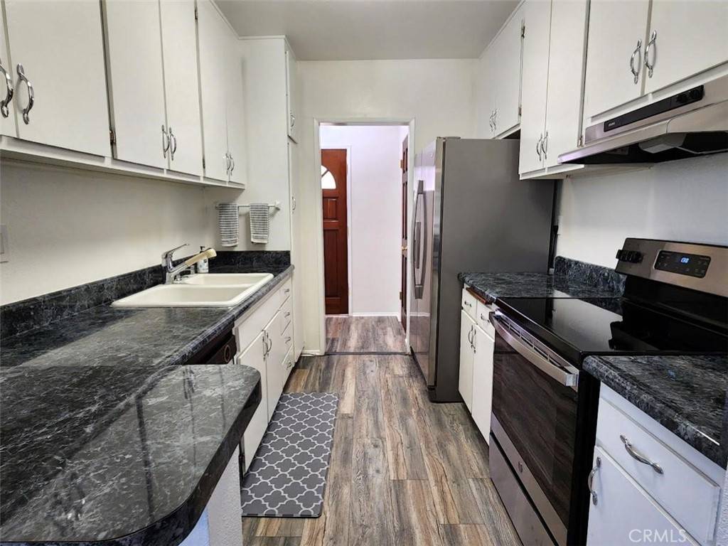 Tarzana, CA 91356,18307 Burbank BLVD #14