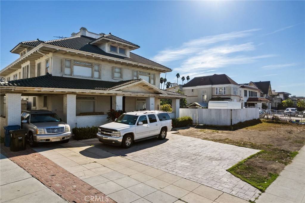 Los Angeles, CA 90019,1802 Crenshaw BLVD