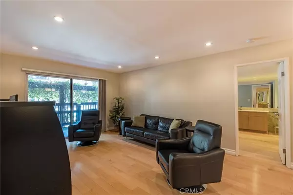 Woodland Hills, CA 91367,22100 Burbank BLVD #138D