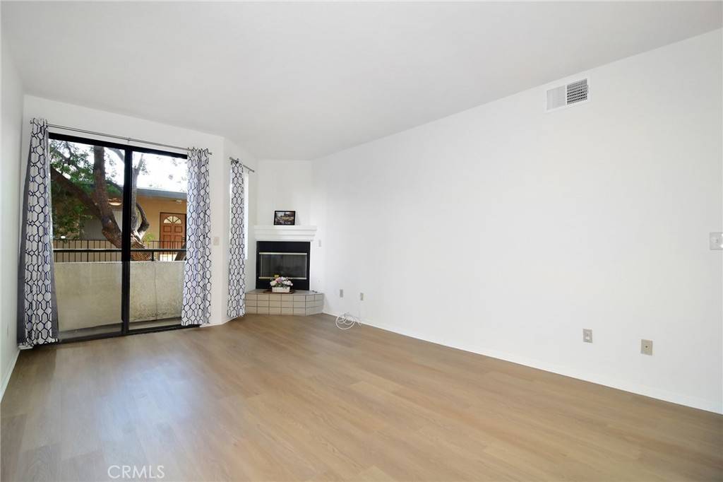 Reseda, CA 91335,19009 Sherman Way WAY #30
