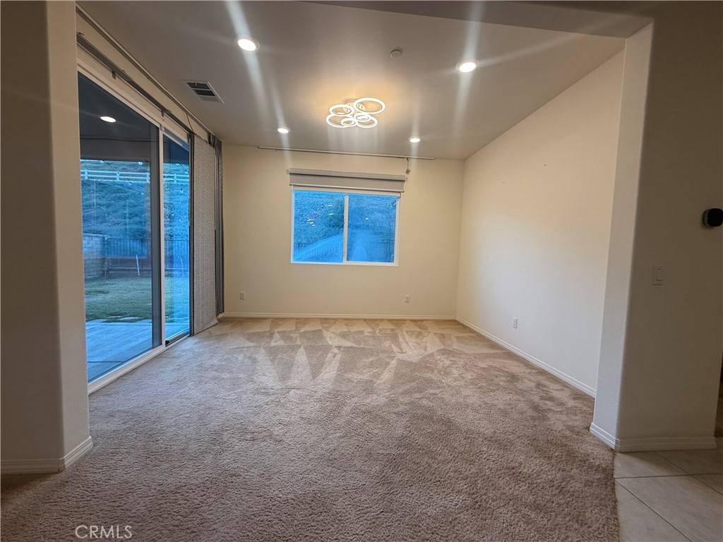 Valencia, CA 91354,28937 Buena Vista CT