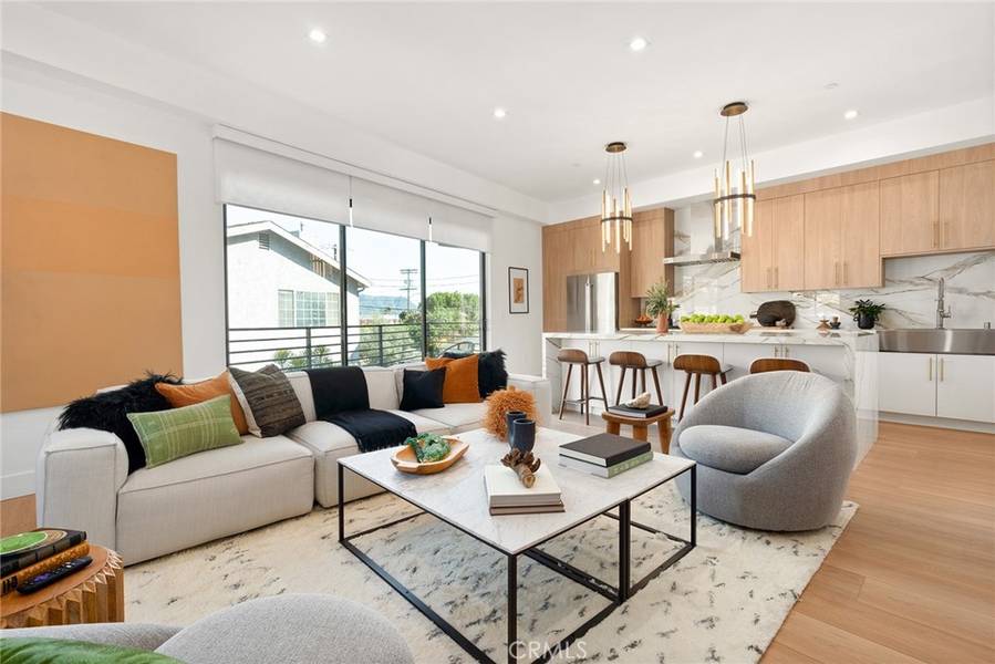 11026 Oxnard ST, North Hollywood, CA 91606