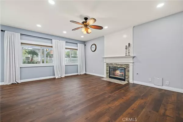 Saugus, CA 91390,28906 Raintree LN